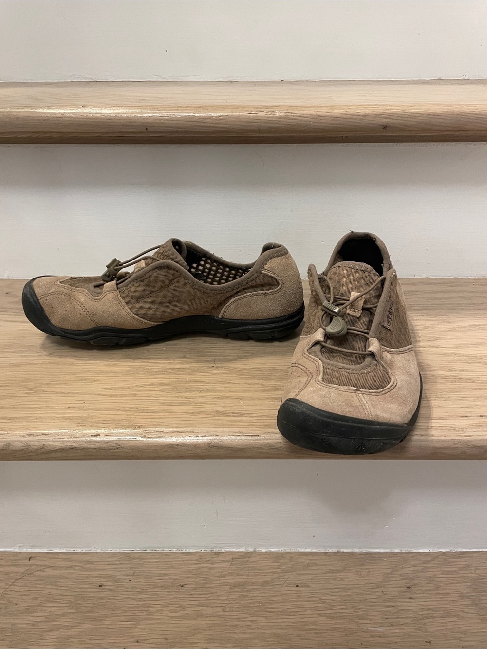 Keen Women’s Suede Shoes - size 8, mushroom brown/tan